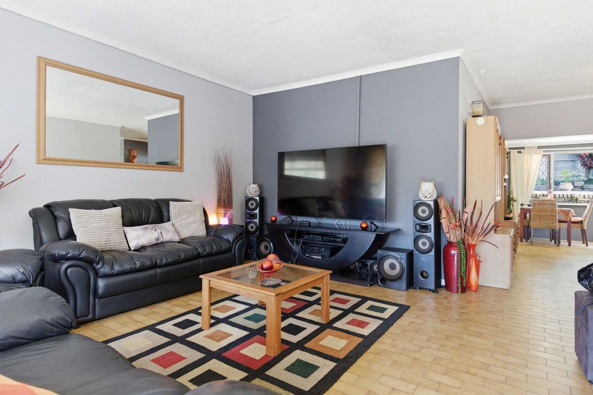 Charming 3 Bedroom Freehold home for sale in Scottburgh South. Your perfect coastal retreat awaits - Photo 4
