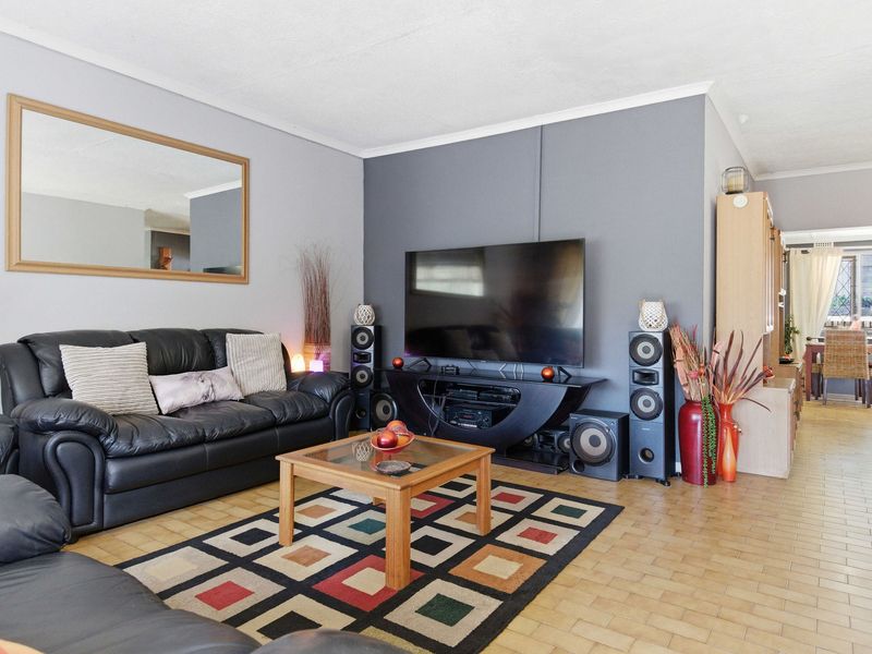 Charming 3 Bedroom Freehold home for sale in Scottburgh South. Your perfect coastal retreat awaits - Photo 4