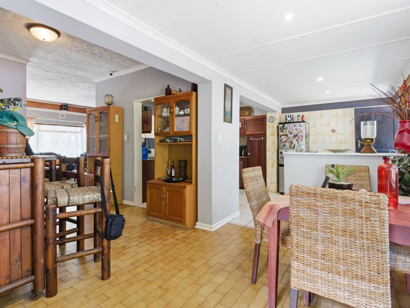 Charming 3 Bedroom Freehold home for sale in Scottburgh South. Your perfect coastal retreat awaits - Photo 10