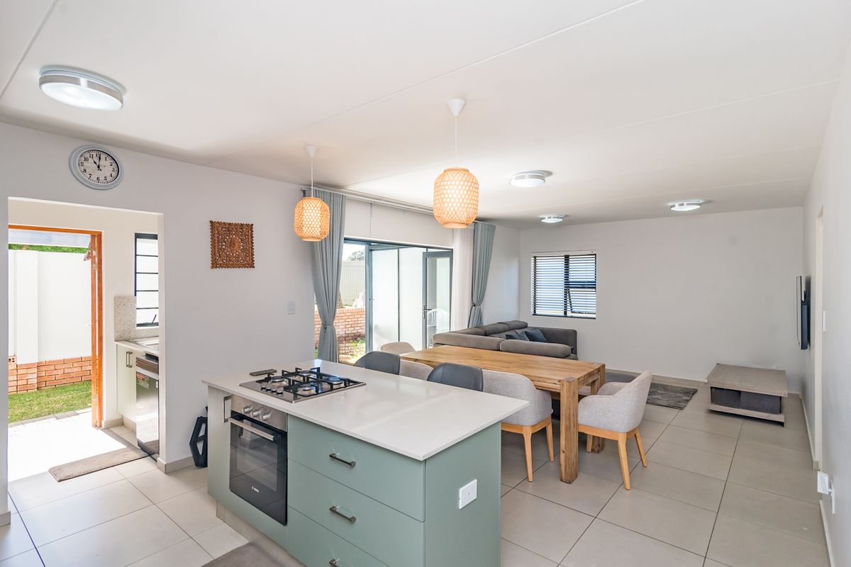 Modern Family Living in the Heart of Jackal Creek Golf Estate - Photo 2
