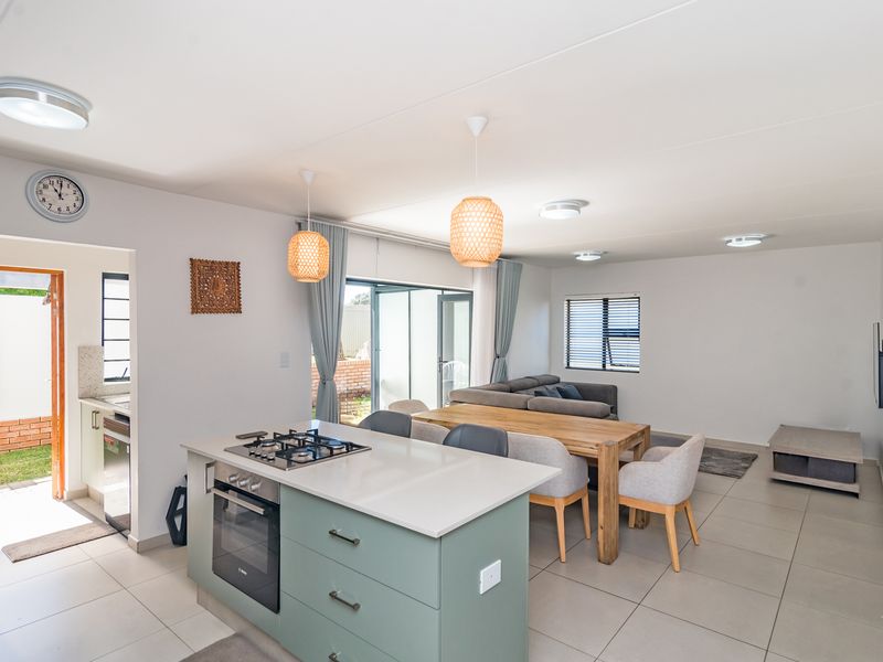 Modern Family Living in the Heart of Jackal Creek Golf Estate - Photo 2