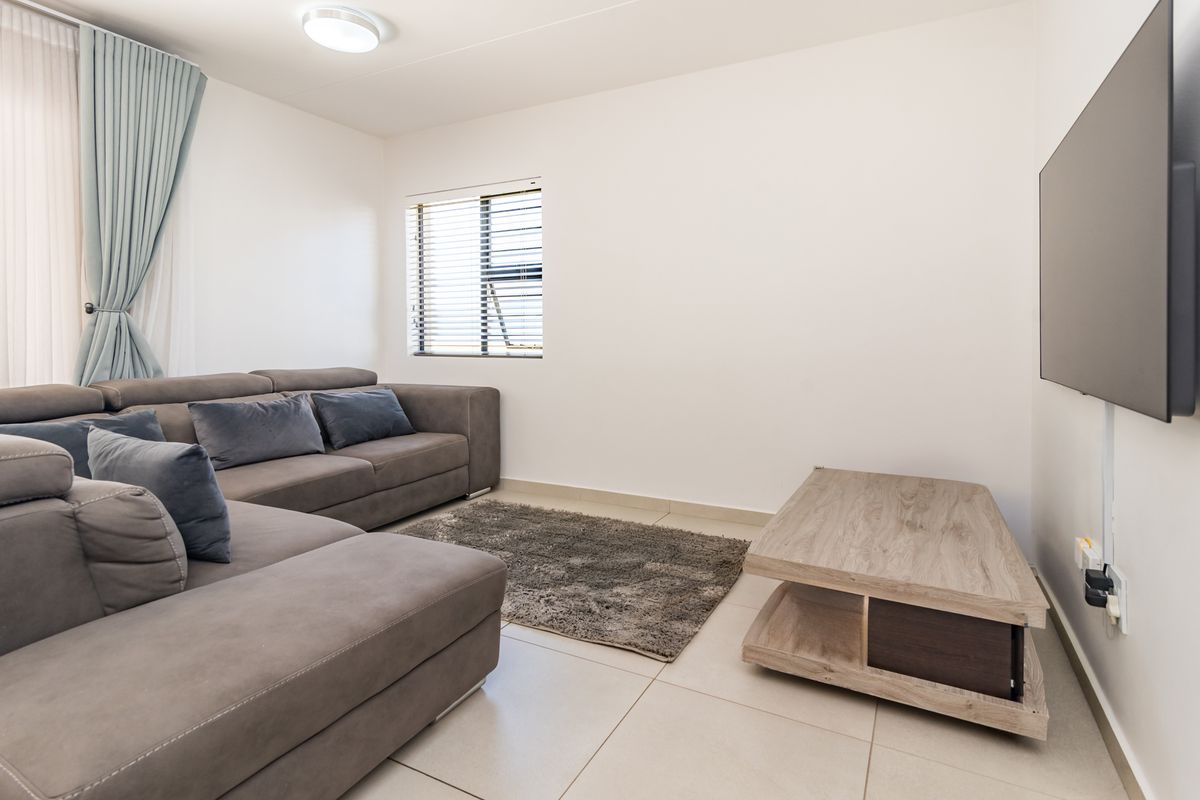 Modern Family Living in the Heart of Jackal Creek Golf Estate - Photo 4