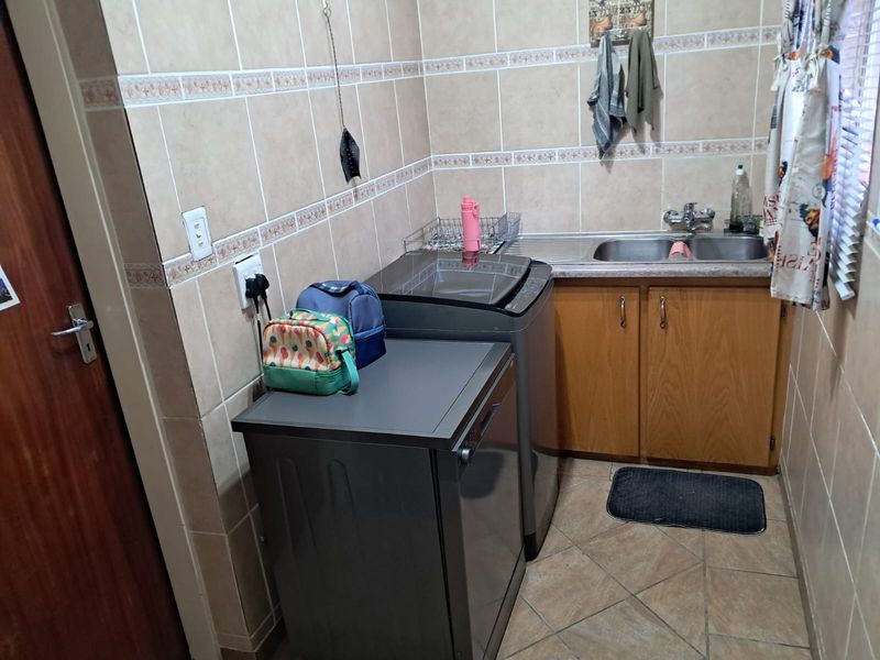 Exclusive Sole Mandate – Secure Estate Living at Its Best! - Photo 5