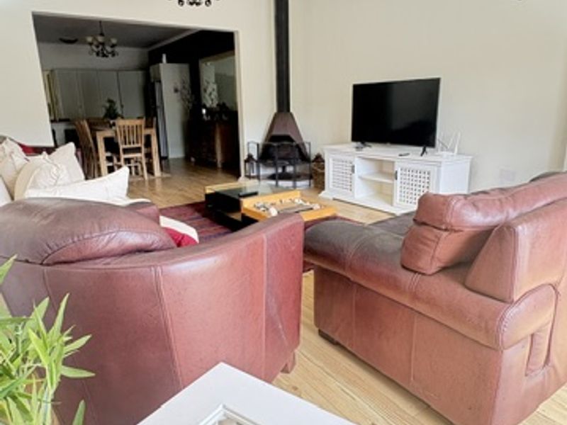 Beautiful Family Home with Mountain Views & Endless Possibilities in the heart of Hermanus  Sandbaai - Photo 8