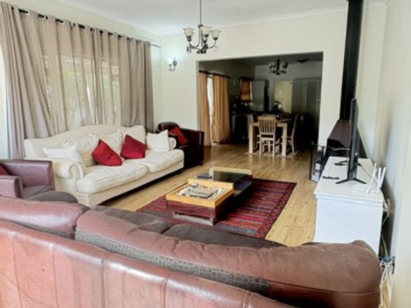 Beautiful Family Home with Mountain Views & Endless Possibilities in the heart of Hermanus  Sandbaai - Photo 7