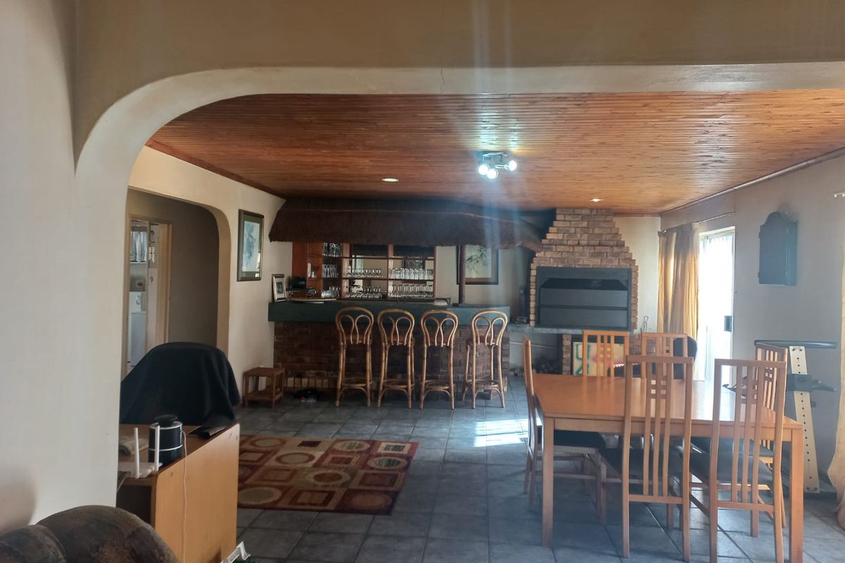 House to rent - Photo 2