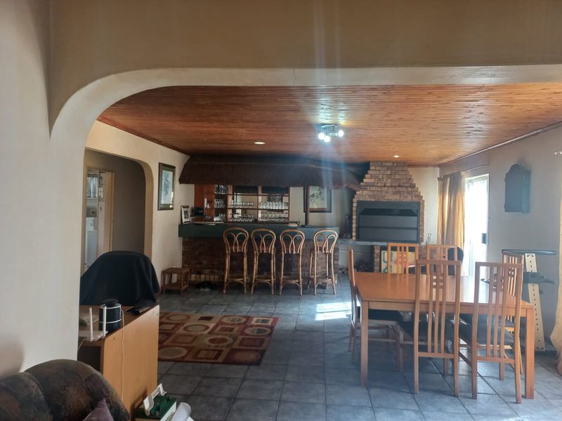 House to rent - Photo 2