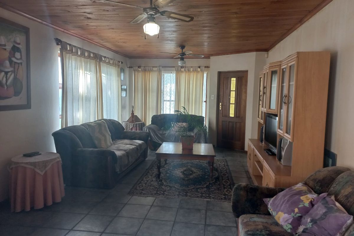 House to rent - Photo 4