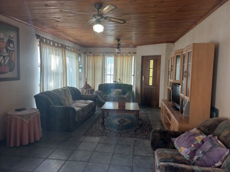 House to rent - Photo 4