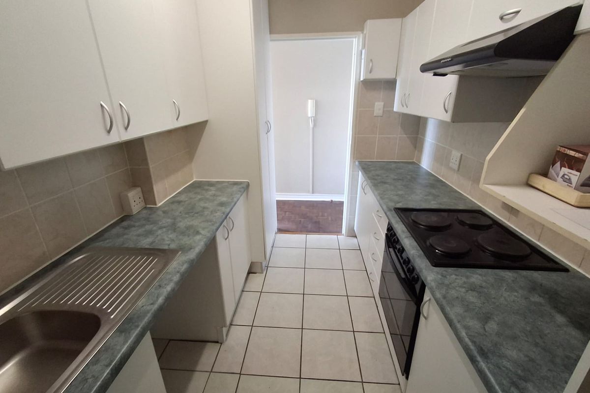 Marine Towers 1 bedroom apartment - Photo 4