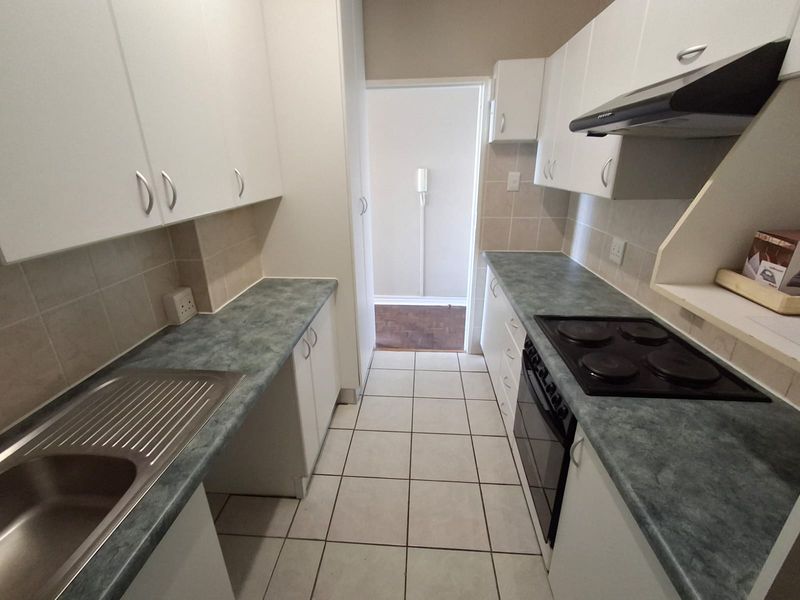 Marine Towers 1 bedroom apartment - Photo 4