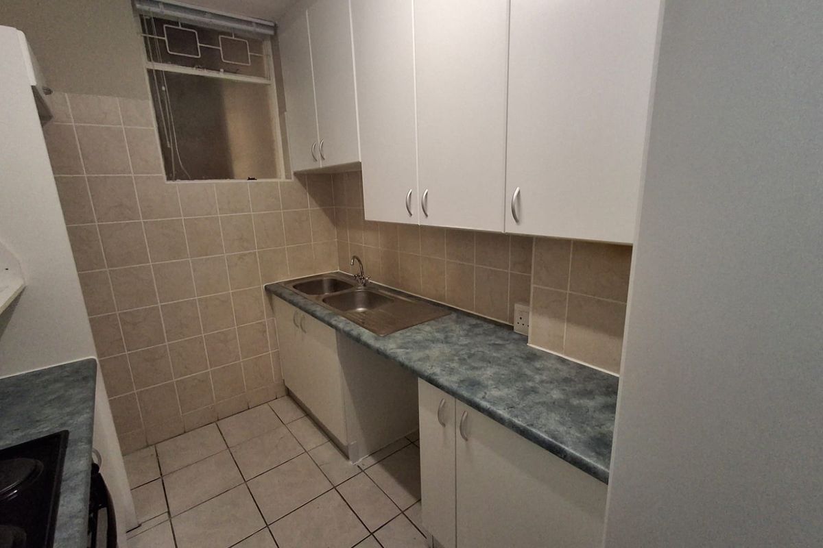 Marine Towers 1 bedroom apartment - Photo 3