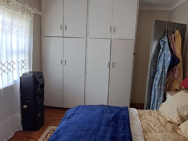 3 Bedroom home with 1.5 bathrooms , entertainment area with a seperat batcelor flat - Photo 10