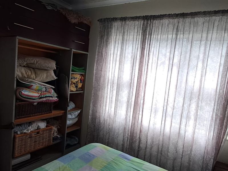 3 Bedroom home with 1.5 bathrooms , entertainment area with a seperat batcelor flat - Photo 8