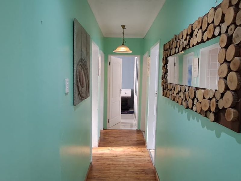 3 Bedroom home with 1.5 bathrooms , entertainment area with a seperat batcelor flat - Photo 5