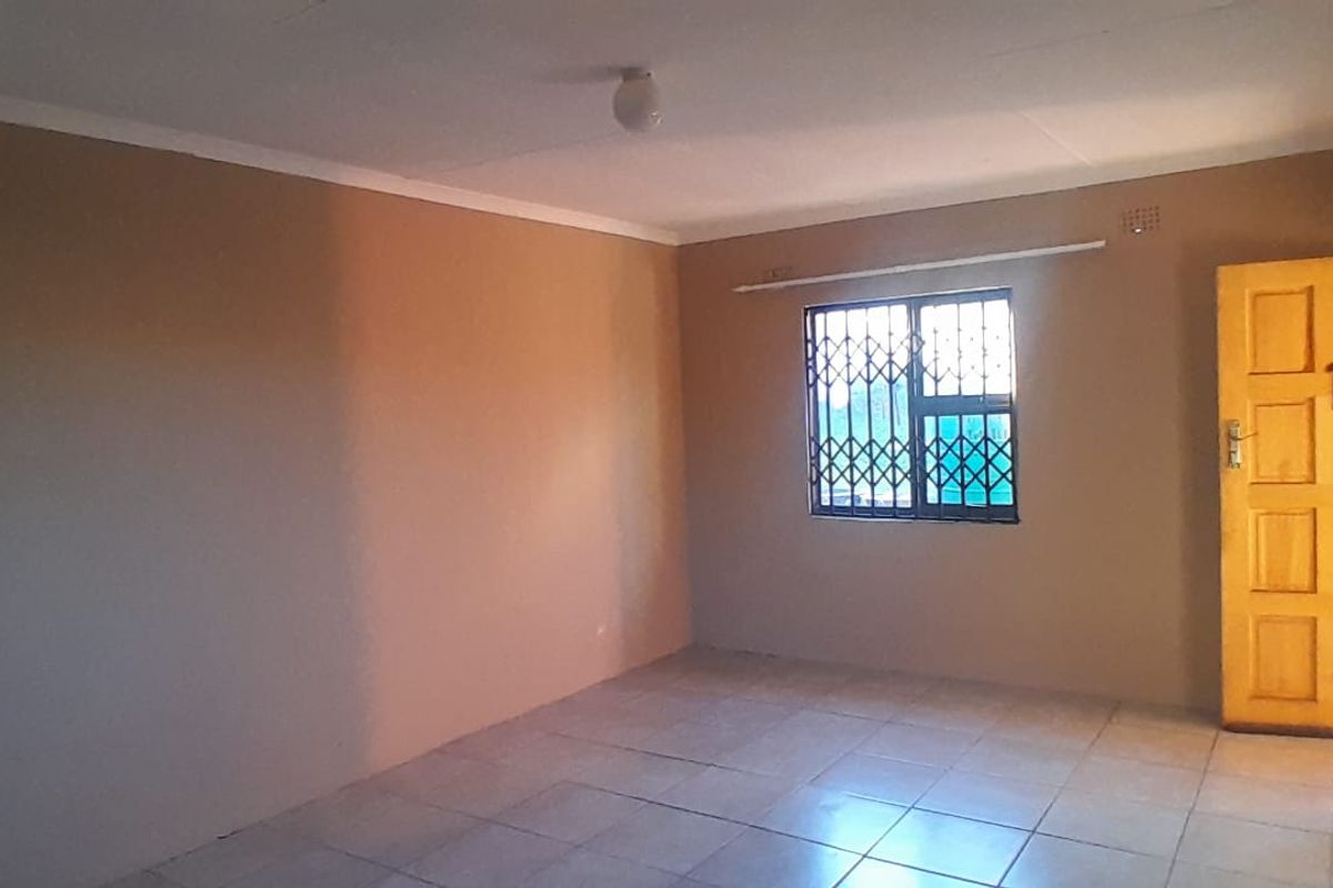 Available One-Room Apartment for Rent - Photo 3
