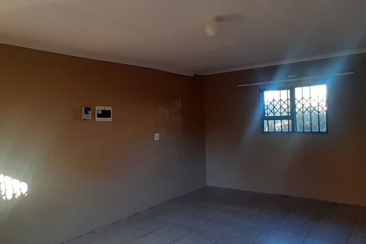 Available One-Room Apartment for Rent - Photo 4