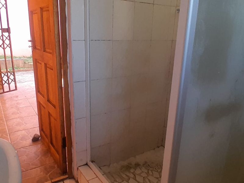 Available One-Room Apartment for Rent - Photo 8