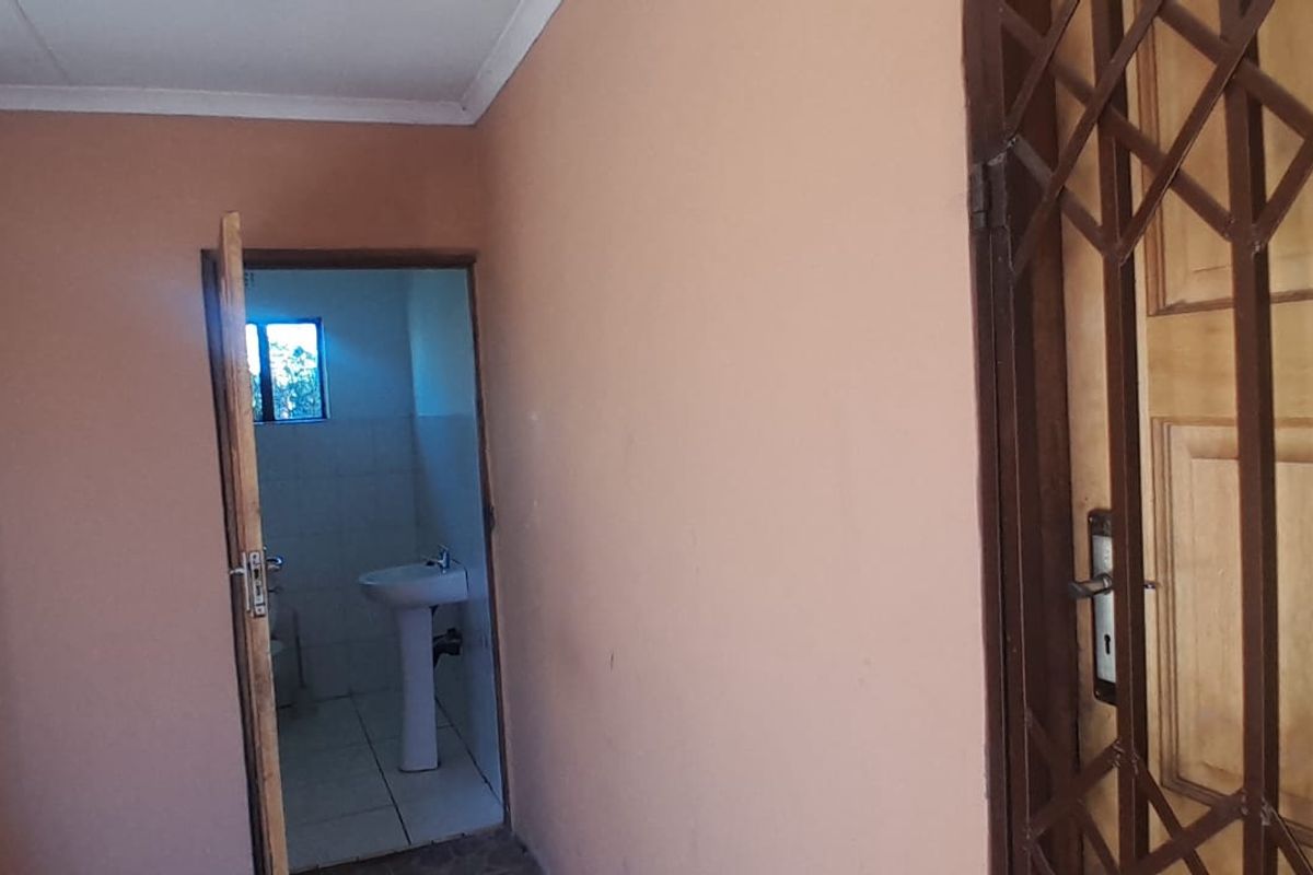 Available One-Room Apartment for Rent - Photo 5