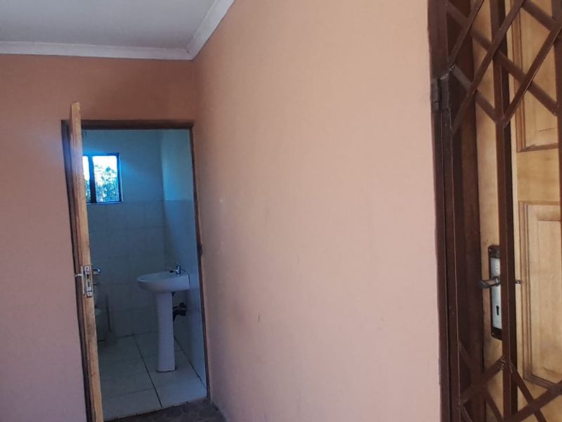 Available One-Room Apartment for Rent - Photo 5