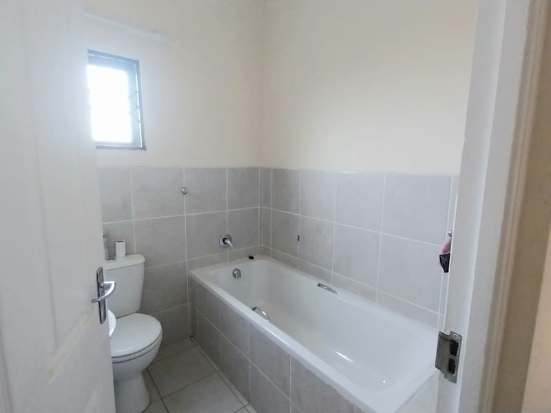 3 Bedroom house for sale in Graceland - Photo 10