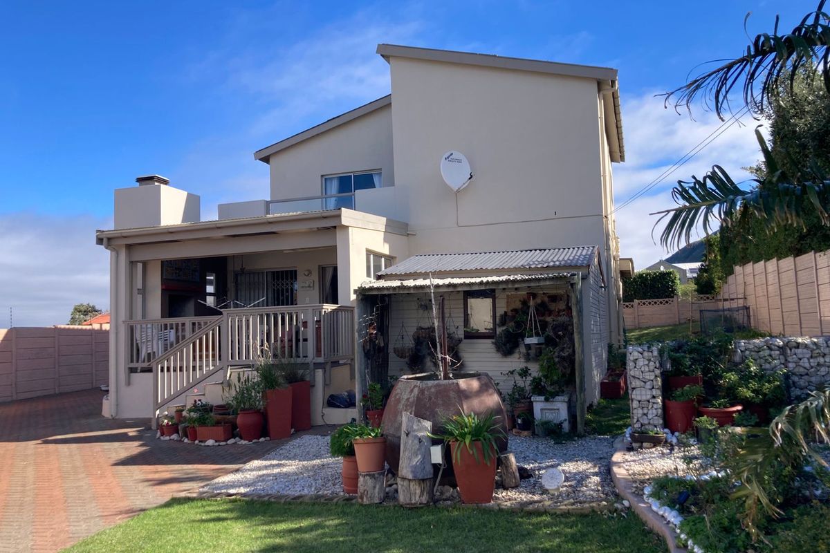 Spacious, Sunny & Beautifully Maintained - Photo 5