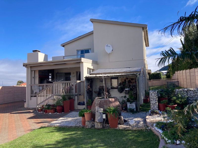 Spacious, Sunny & Beautifully Maintained - Photo 5