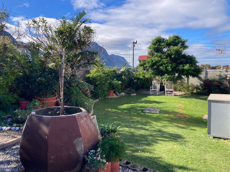 Spacious, Sunny & Beautifully Maintained - Photo 3