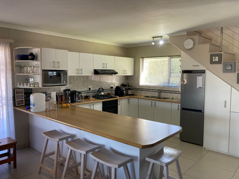 Spacious, Sunny & Beautifully Maintained - Photo 10