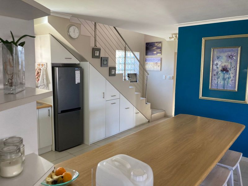 Spacious, Sunny & Beautifully Maintained - Photo 9
