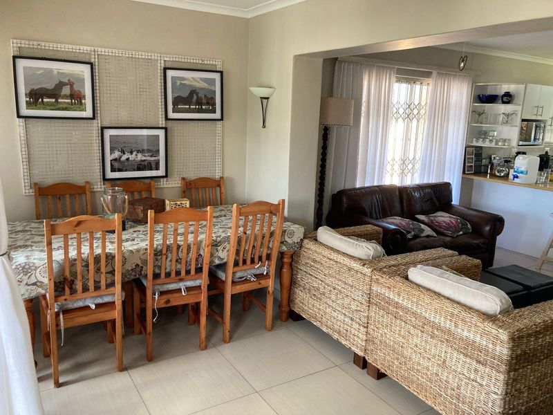 Spacious, Sunny & Beautifully Maintained - Photo 8