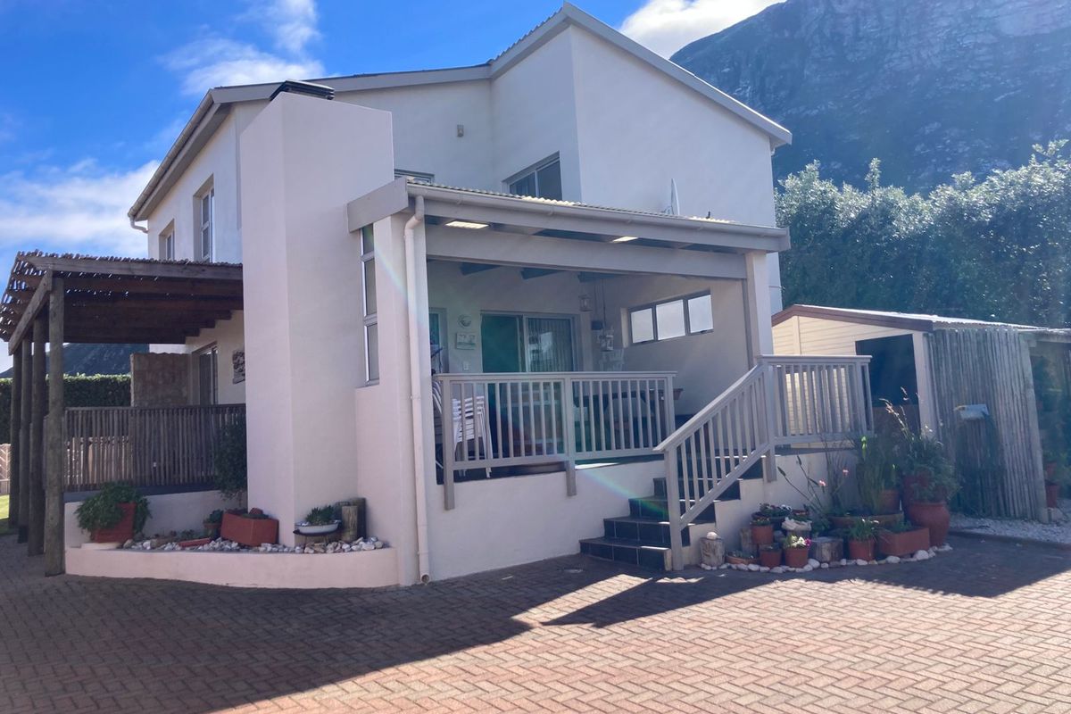 Spacious, Sunny & Beautifully Maintained - Photo 4