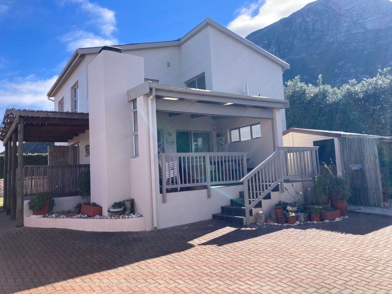Spacious, Sunny & Beautifully Maintained - Photo 4