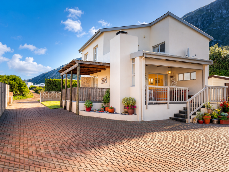 Spacious, Sunny & Beautifully Maintained