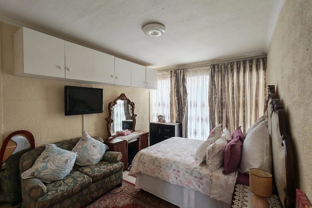 Modern Ground Floor Townhouse for Sale - Photo 4