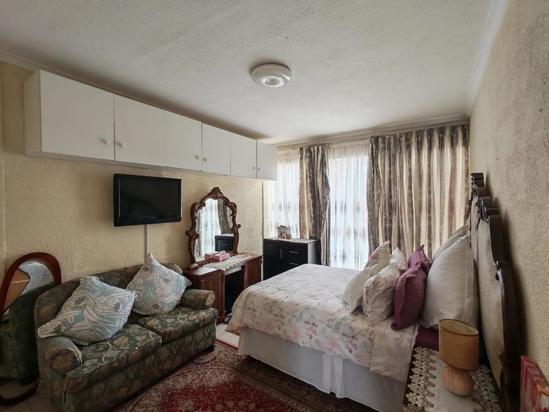 Modern Ground Floor Townhouse for Sale - Photo 4