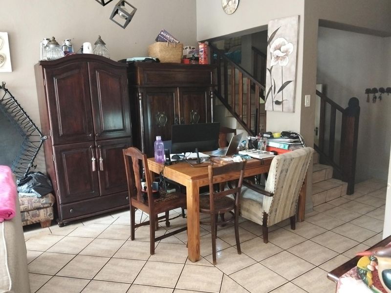 Spacious duplex in small complex in Cul de sac. - Photo 4
