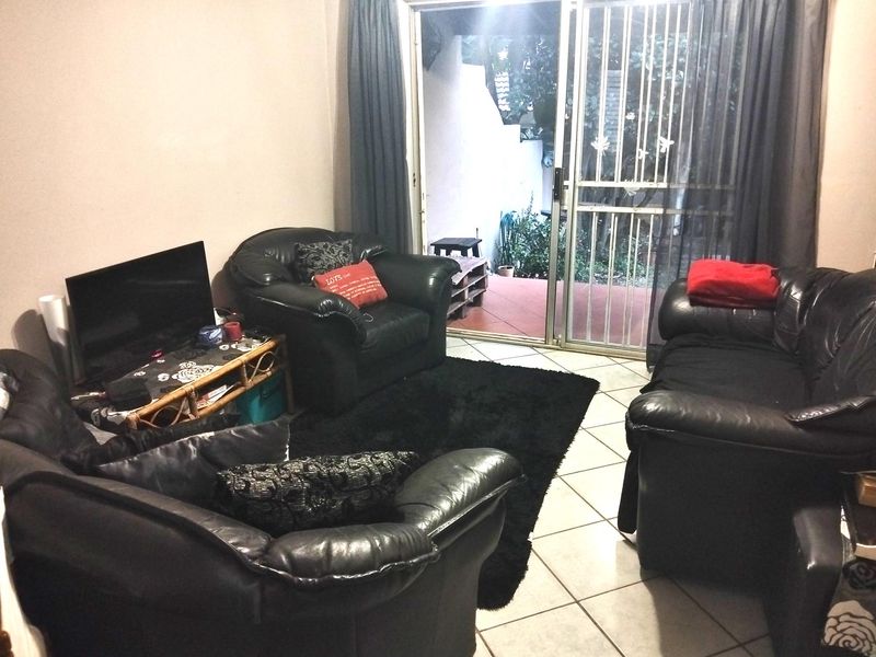Perfect starter up or investment property! - Photo 2