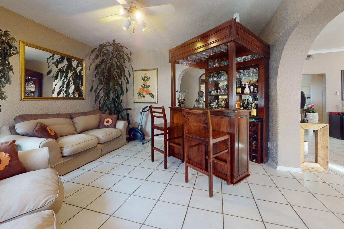 Starting to bid from R1,899,000! Non-Distressed Live Luxury Auction! - Photo 4