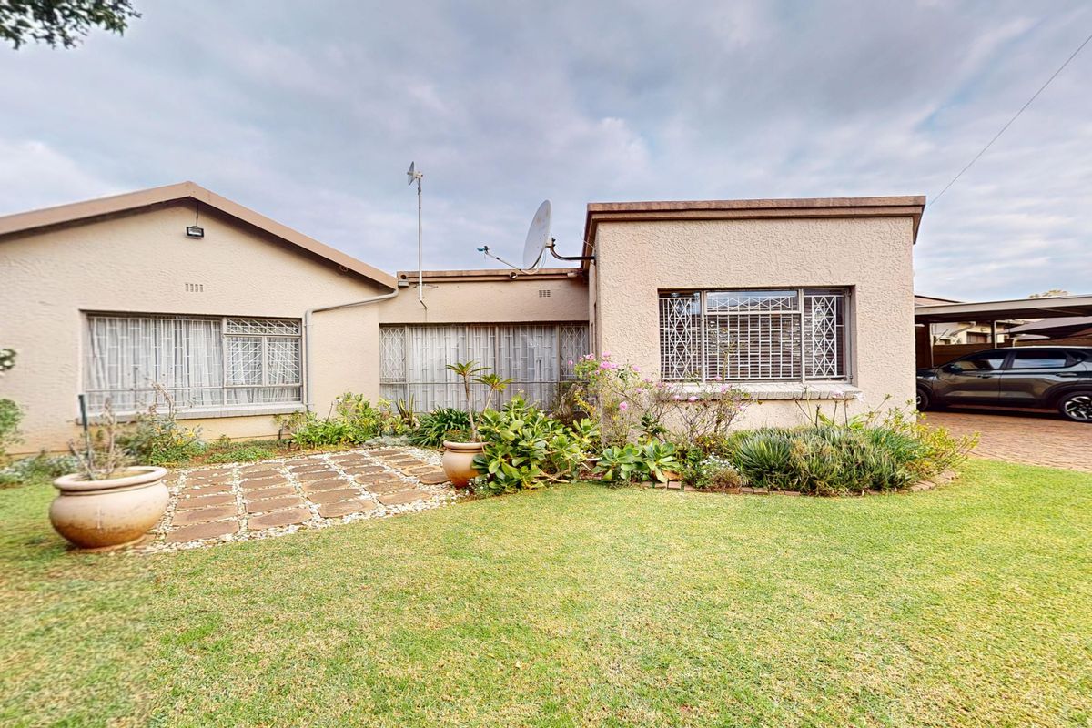 Starting to bid from R1,899,000! Non-Distressed Live Luxury Auction! - Photo 2