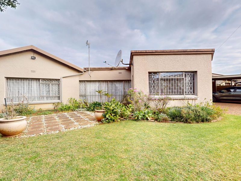 Starting to bid from R1,899,000! Non-Distressed Live Luxury Auction! - Photo 2