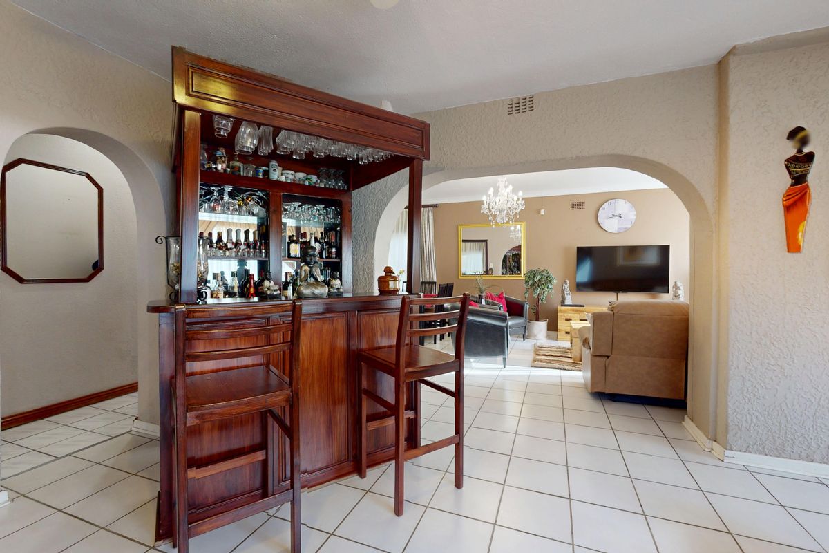 Starting to bid from R1,899,000! Non-Distressed Live Luxury Auction! - Photo 5