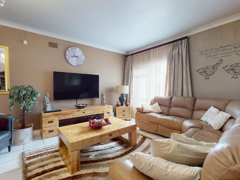Starting to bid from R1,899,000! Non-Distressed Live Luxury Auction! - Photo 7