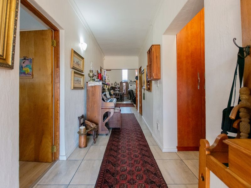 Beautiful Coastal Family Home with Flat - Photo 2