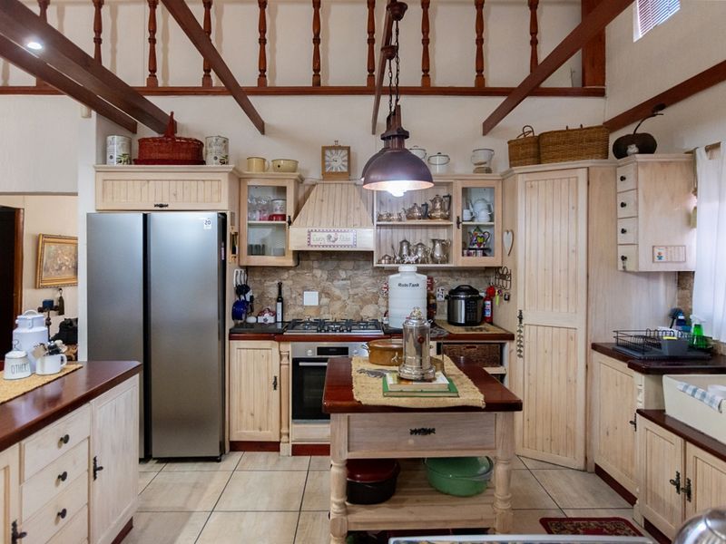 Beautiful Coastal Family Home with Flat - Photo 8