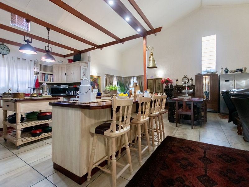 Beautiful Coastal Family Home with Flat - Photo 6