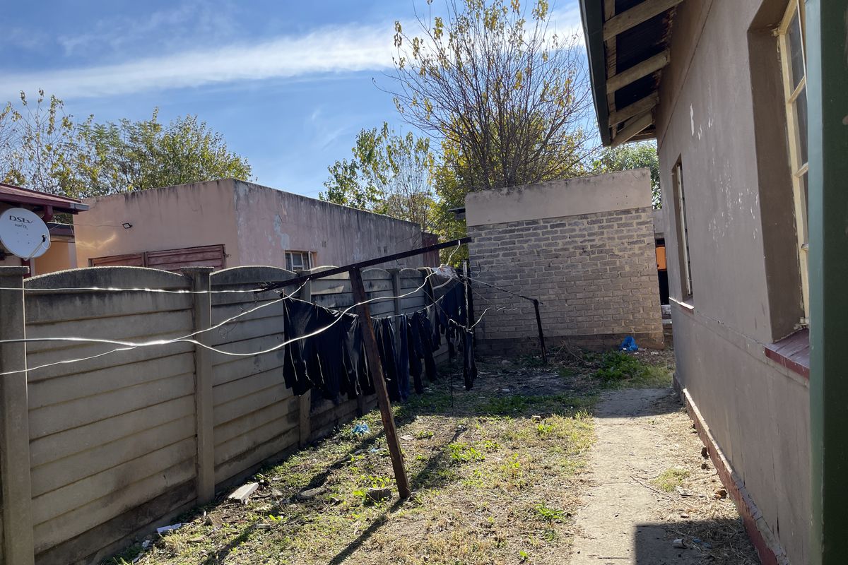 Investment Property with income Potential in Peacehaven, Vereeiging.. - Photo 5