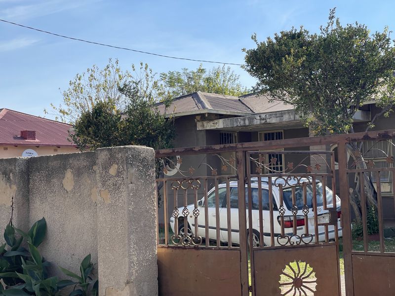 Investment Property with income Potential in Peacehaven, Vereeiging.. - Photo 2