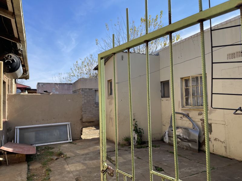Investment Property with income Potential in Peacehaven, Vereeiging.. - Photo 7