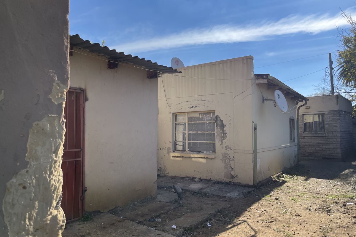 Investment Property with income Potential in Peacehaven, Vereeiging.. - Photo 4